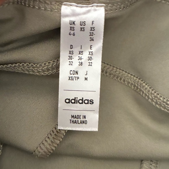 🆕Adidas Women's Olive Athletic Hyperglam Five-Inch
Short Leggings XS🆕 - Picture 11 of 12